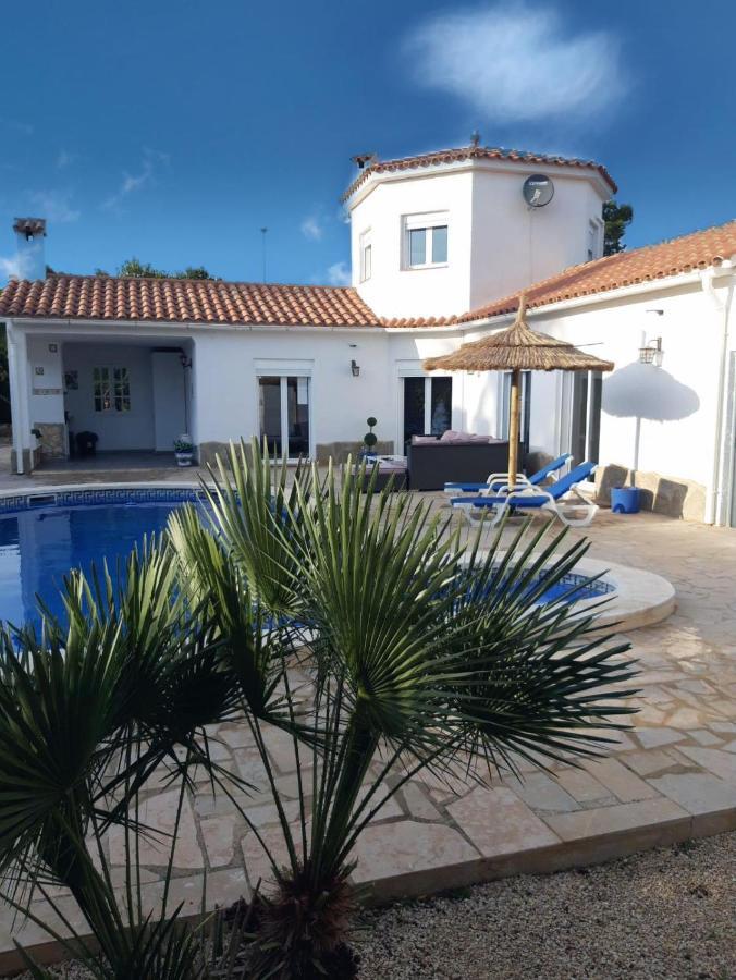 Villa Voor 8 Personen Met Zwembad Calafat Eksteriør billede