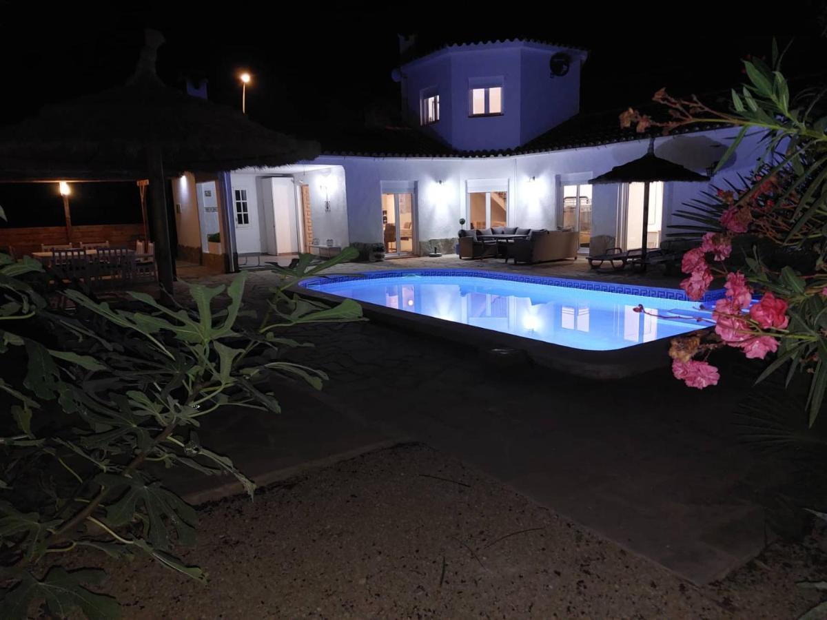 Villa Voor 8 Personen Met Zwembad Calafat Eksteriør billede