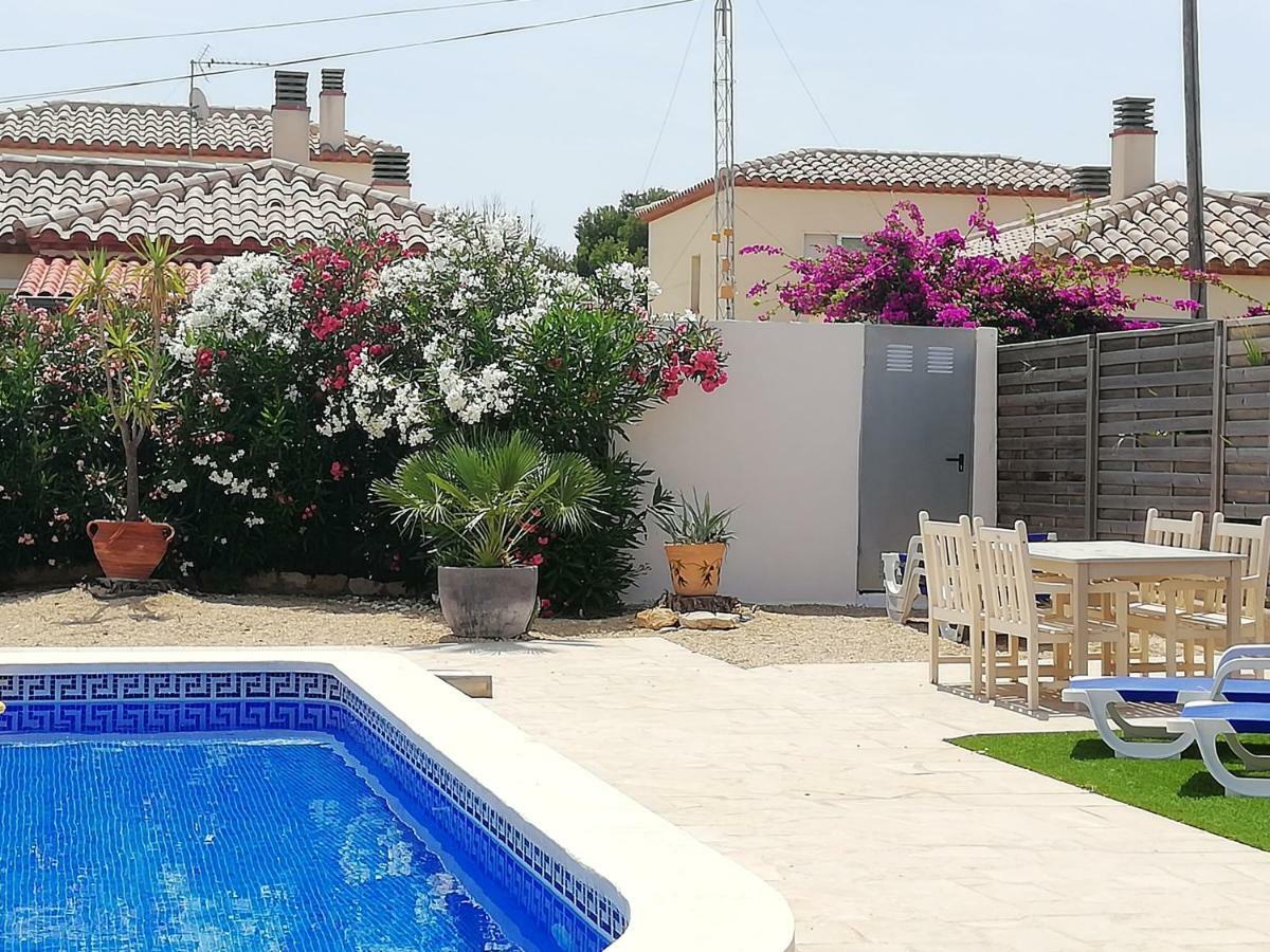 Villa Voor 8 Personen Met Zwembad Calafat Eksteriør billede
