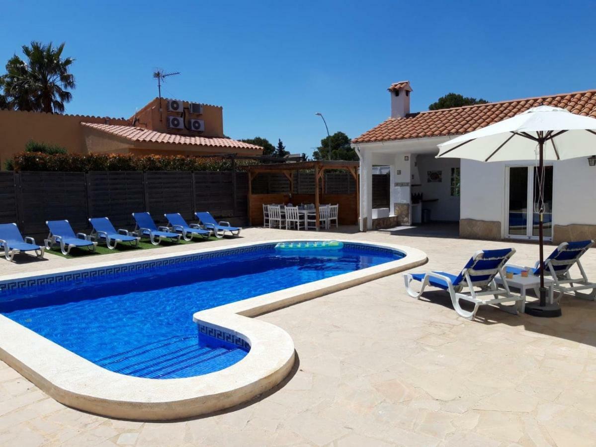 Villa Voor 8 Personen Met Zwembad Calafat Eksteriør billede