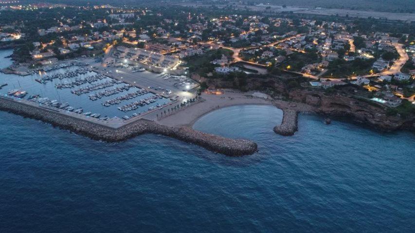 Villa Voor 8 Personen Met Zwembad Calafat Eksteriør billede