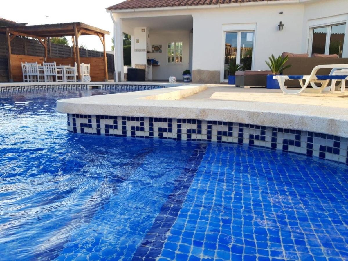 Villa Voor 8 Personen Met Zwembad Calafat Eksteriør billede