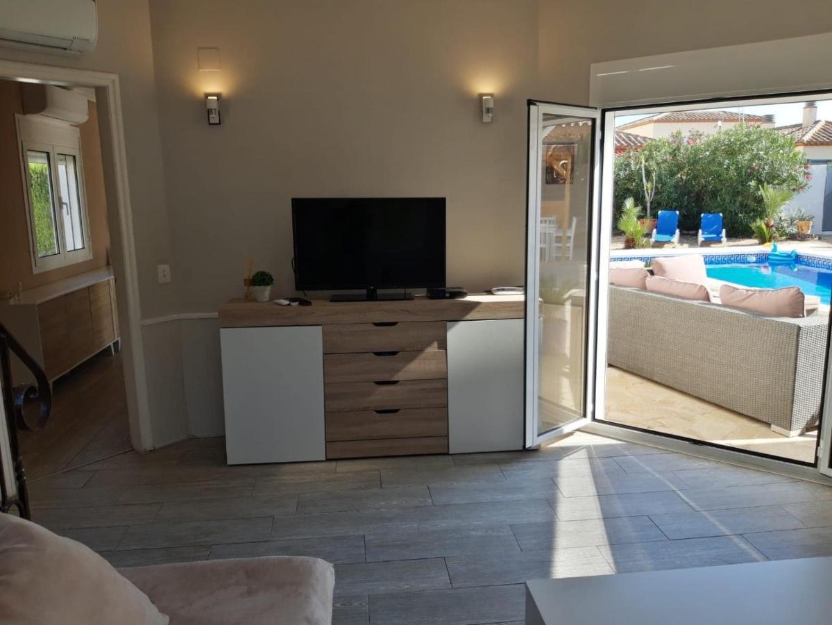Villa Voor 8 Personen Met Zwembad Calafat Eksteriør billede